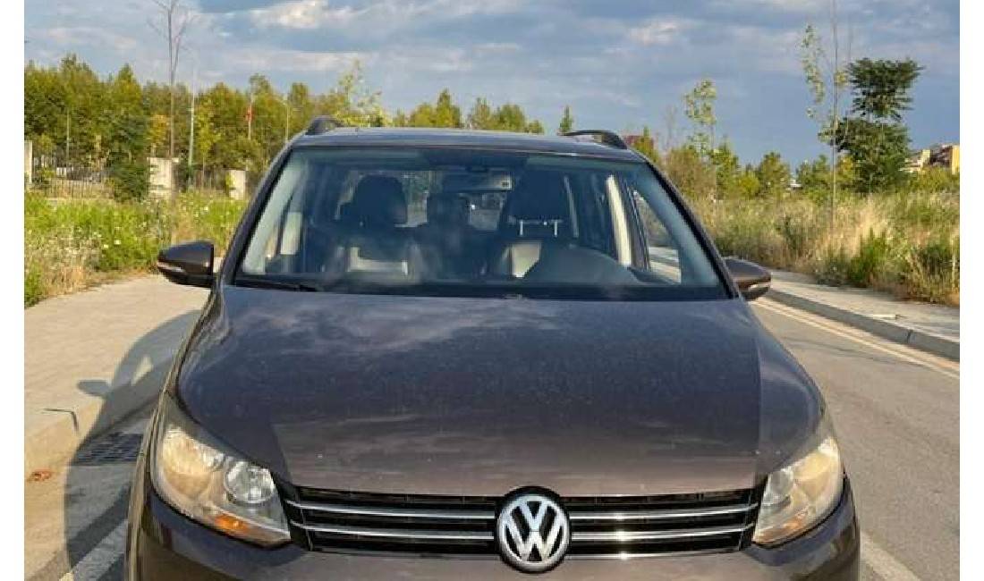 Jepet me qera Volkswagen Touran duke filluar nga 40 euro ne dite