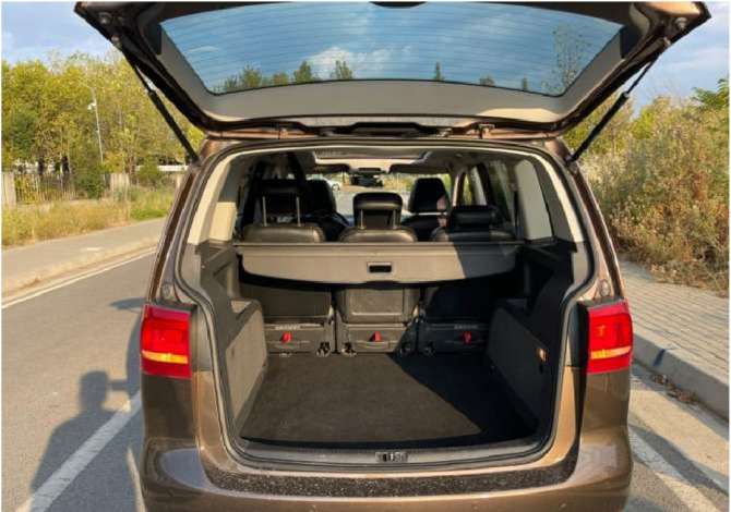 Jepet me qera Volkswagen Touran duke filluar nga 40 euro ne dite