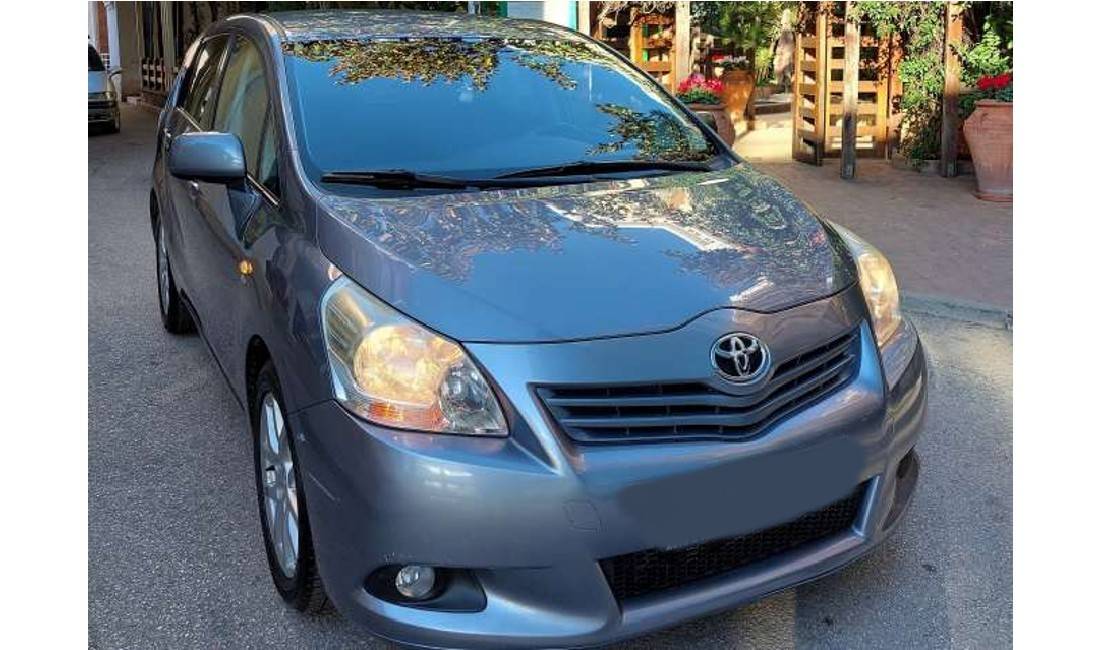 Jepet me qera Toyota Verso duke filluar nga 30 euro ne dite