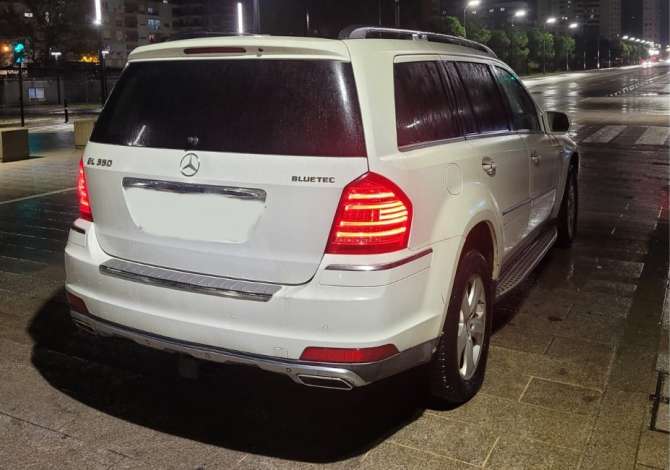 Jepet me qera Mercedes Benz GL duke filluar nga 70 euro dita