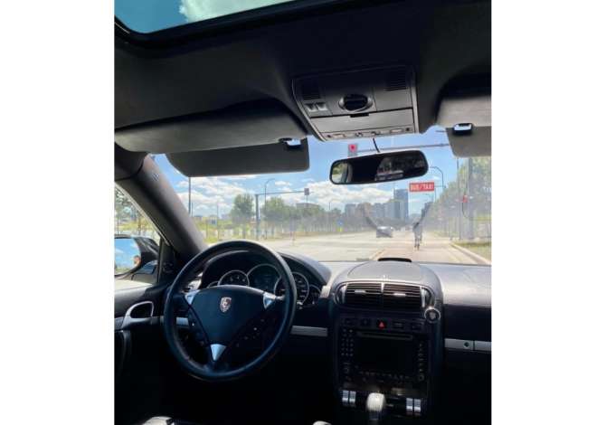 Jepet me qera Porsche Cayenne duke filluar nga 70 euro ne dite