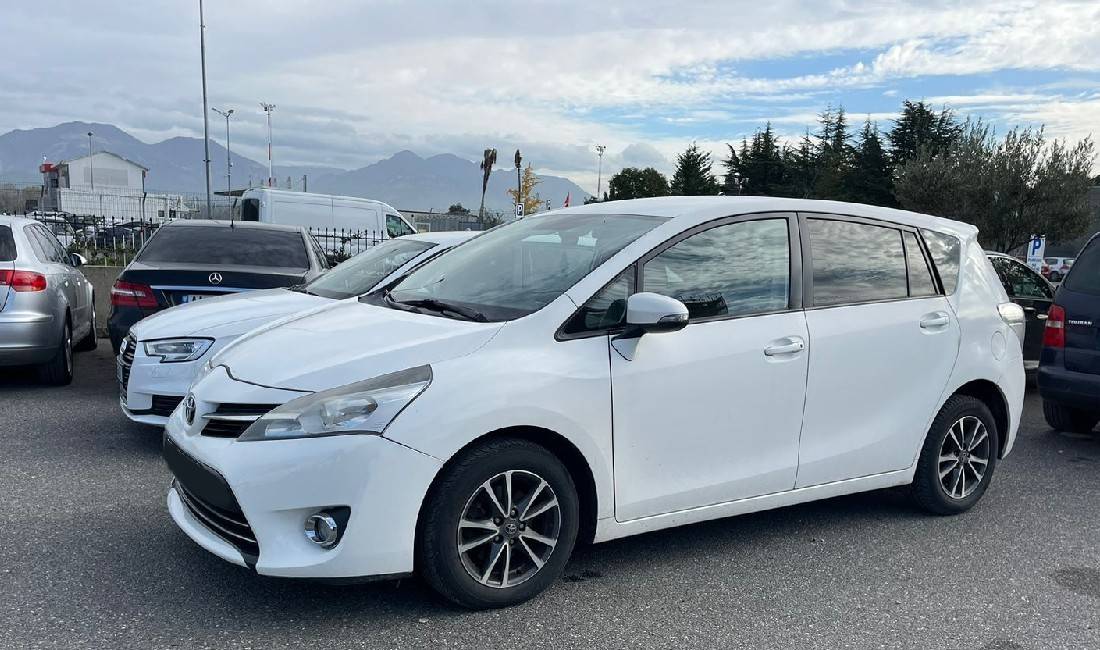 Jepet me qera Toyota Avensis duke filluar nga 50 euro ne dite