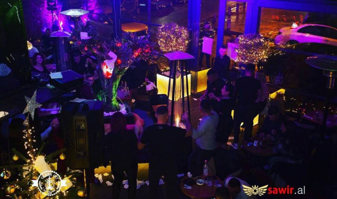 Job Offers in Tirana, Profession Kamarier/e  dhe Kuzhinier/e , With experience, Payment By Agreement.