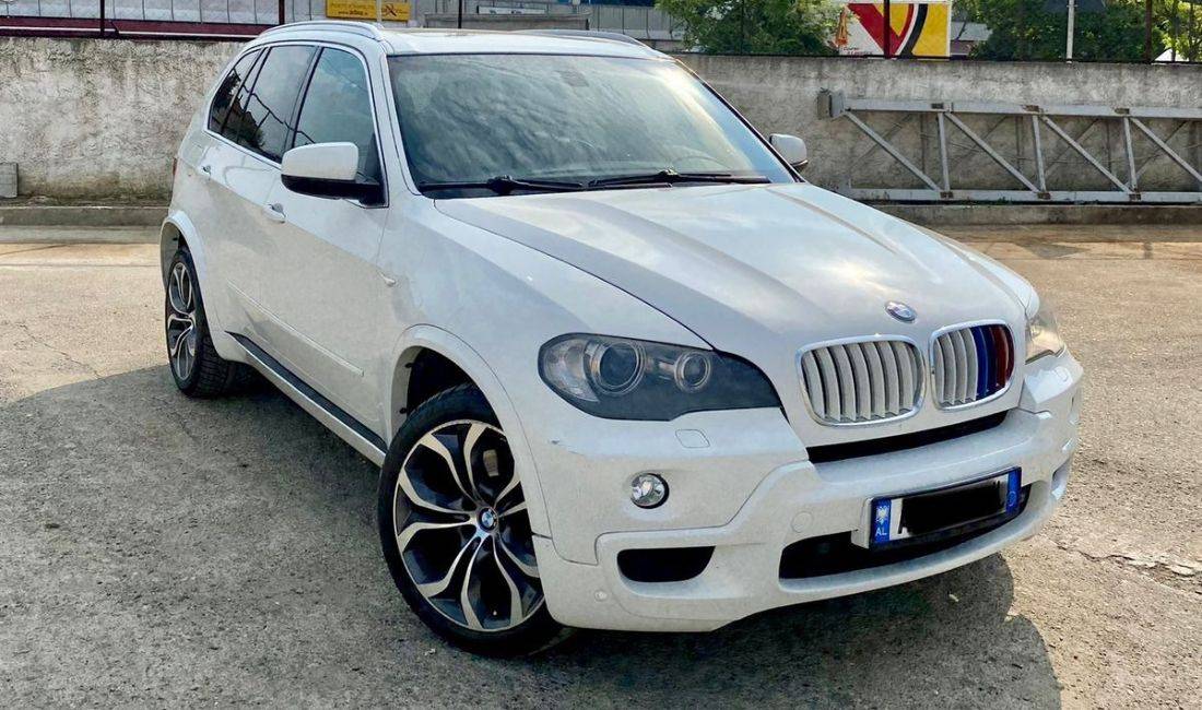 Jepet me qera makina BMW X5 duke filluar nga 75 euro dita