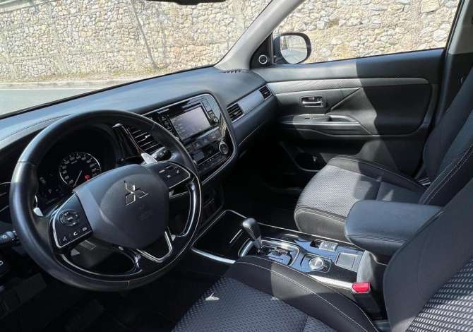 Foristrade me qera ne Rinas Tirane Mitsubishi duke filluar nga 65 euro dita