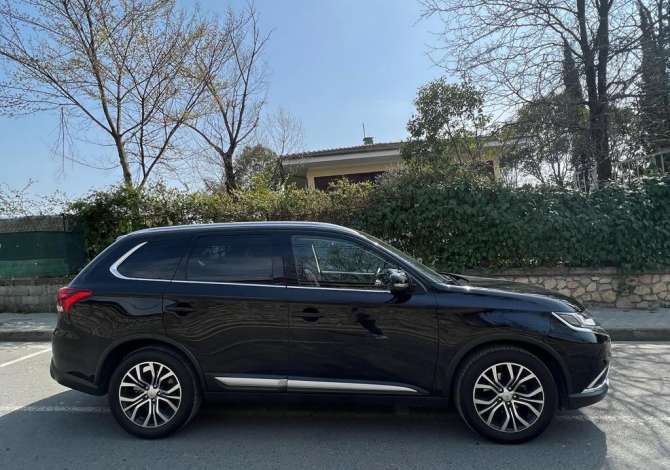 Foristrade me qera ne Rinas Tirane Mitsubishi duke filluar nga 65 euro dita