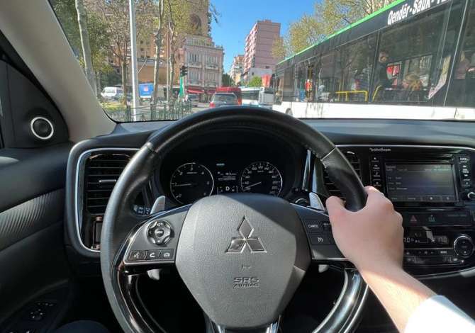 Foristrade me qera ne Rinas Tirane Mitsubishi duke filluar nga 65 euro dita