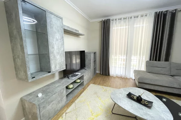 Shtepi me qera Apartament ne Tirane, 2+1, Mobilimi E mobiluar, Pagesa 800  Euro.