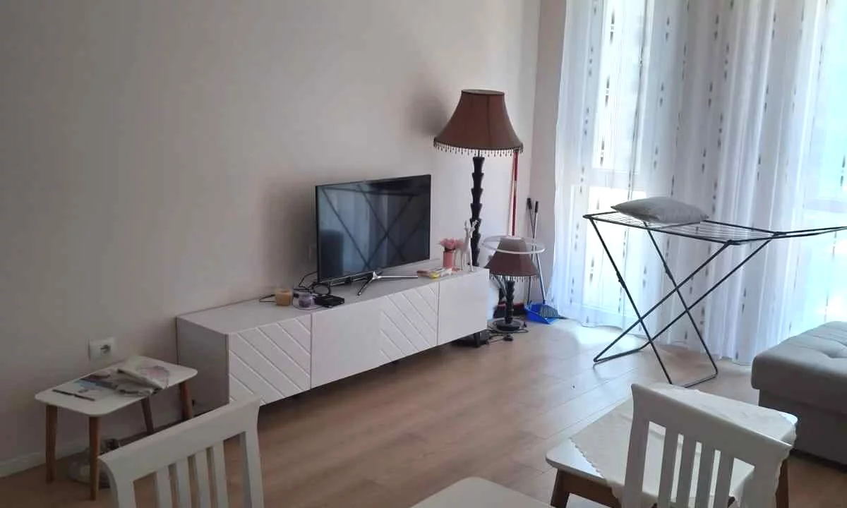 Shtepi me qera Apartament ne Tirane, 2+1, Mobilimi E mobiluar, Pagesa 700  Euro.