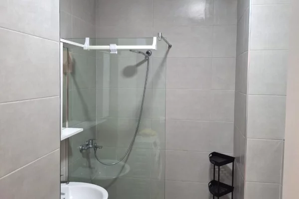 Shtepi me qera Apartament ne Tirane, 2+1, Mobilimi E mobiluar, Pagesa 700  Euro.