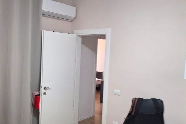 Shtepi me qera Apartament ne Tirane, 2+1, Mobilimi E mobiluar, Pagesa 700  Euro.