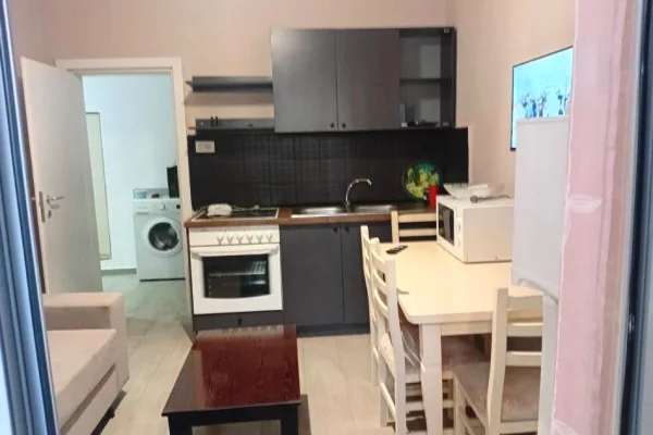 Shtepi me qera Apartament ne Tirane, 1+1, Mobilimi E mobiluar, Pagesa 50,000  Leke.