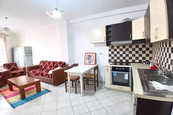 Shtepi me qera Apartament ne Tirane, 2+1, Mobilimi E mobiluar, Pagesa 550  Euro.