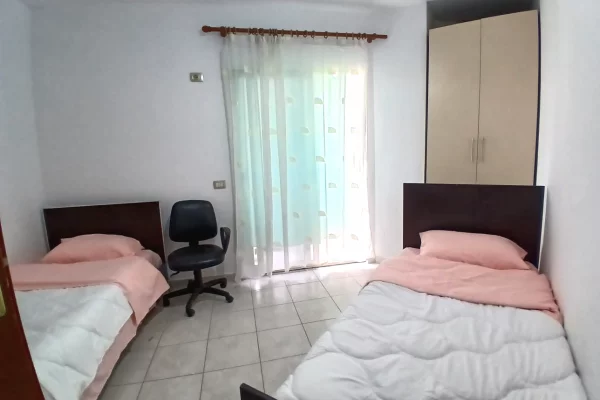Shtepi me qera Apartament ne Tirane, 2+1, Mobilimi E mobiluar, Pagesa 550  Euro.