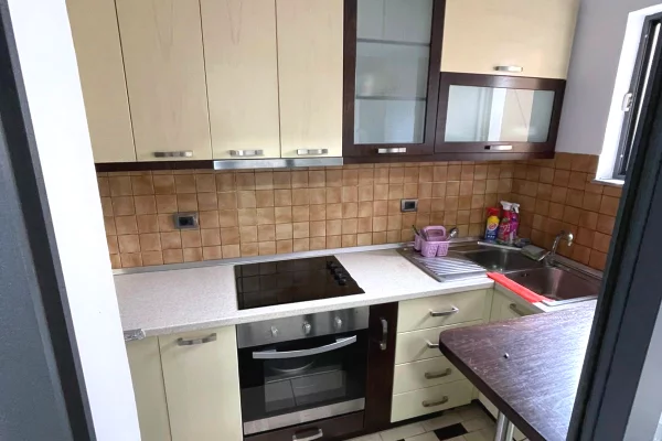 Appartamento in affitto a Tirana 1+1, Arredato