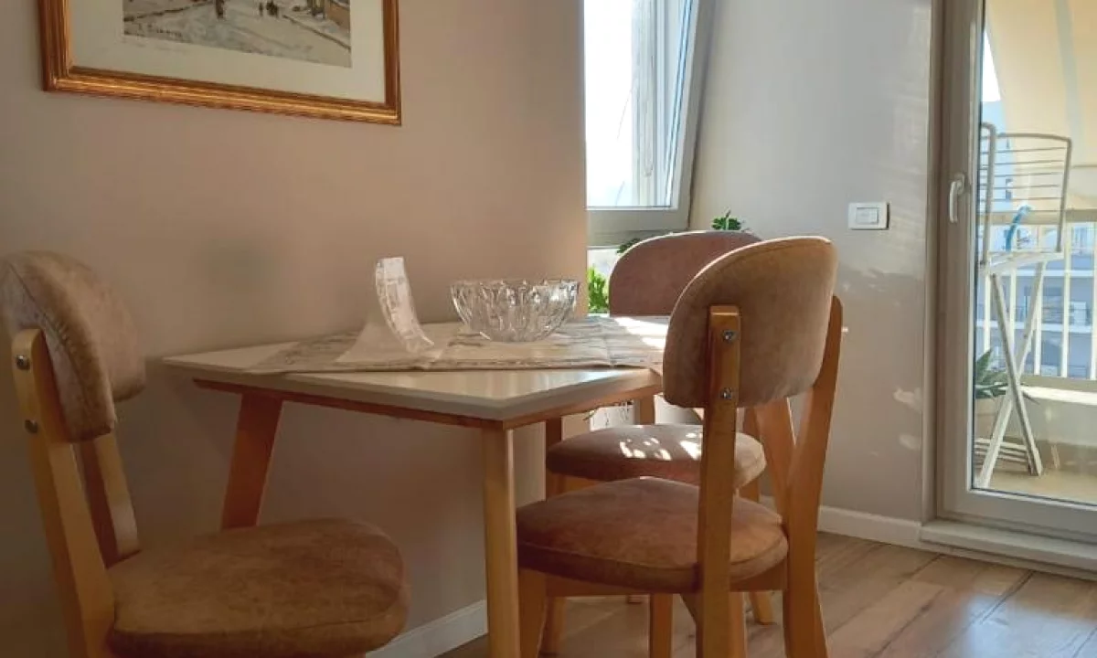 Shtepi me qera Apartament ne Tirane, 2+1, Mobilimi E mobiluar, Pagesa 60,000  Leke.