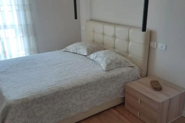 Shtepi me qera Apartament ne Tirane, 2+1, Mobilimi E mobiluar, Pagesa 60,000  Leke.