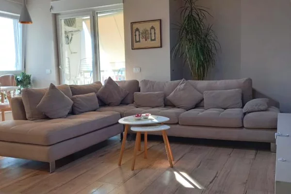 Shtepi me qera Apartament ne Tirane, 2+1, Mobilimi E mobiluar, Pagesa 60,000  Leke.