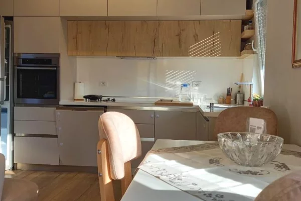 Shtepi me qera Apartament ne Tirane, 2+1, Mobilimi E mobiluar, Pagesa 60,000  Leke.