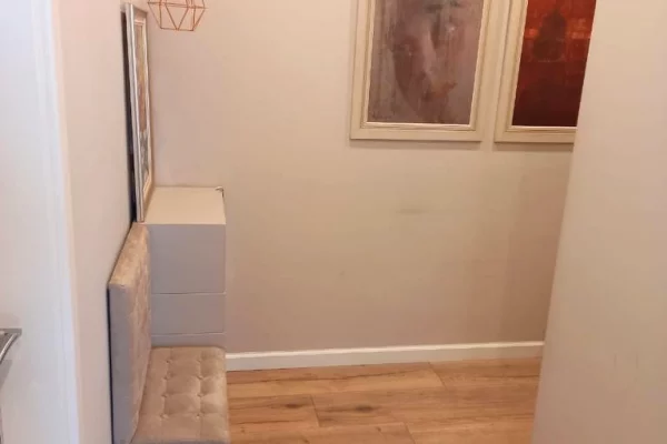 Shtepi me qera Apartament ne Tirane, 2+1, Mobilimi E mobiluar, Pagesa 60,000  Leke.