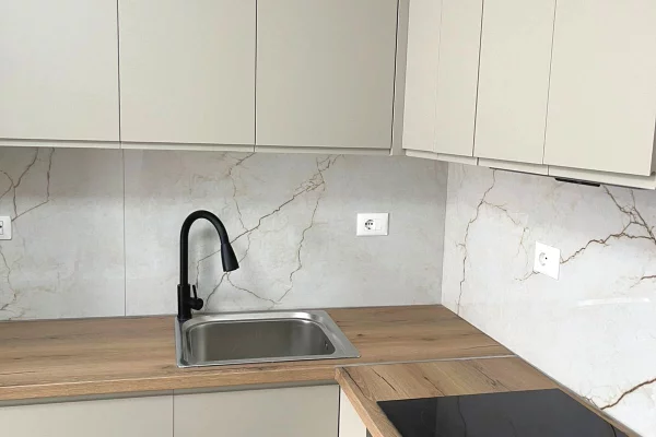 Shtepi me qera Apartament ne Tirane, 1+1, Mobilimi E mobiluar, Pagesa 450  Euro.