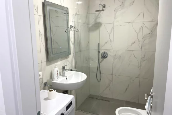 Shtepi me qera Apartament ne Tirane, 2+1, Mobilimi E mobiluar, Pagesa 55,000  Leke.