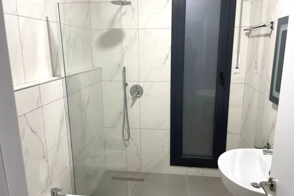 Shtepi me qera Apartament ne Tirane, 2+1, Mobilimi E mobiluar, Pagesa 55,000  Leke.