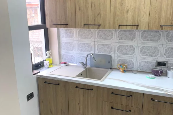 Shtepi me qera Apartament ne Tirane, 2+1, Mobilimi E mobiluar, Pagesa 60,000  Leke.