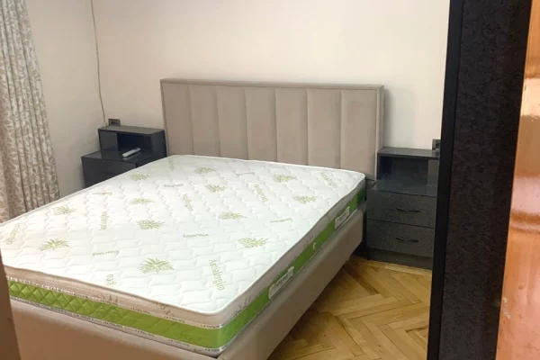 Shtepi me qera Apartament ne Tirane, 2+1, Mobilimi E mobiluar, Pagesa 60,000  Leke.