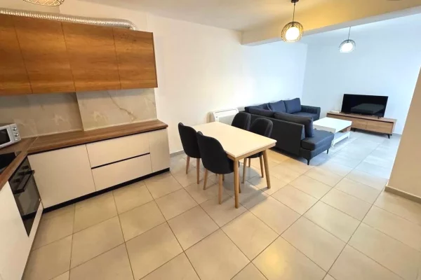 Shtepi me qera Apartament ne Tirane, 2+1, Mobilimi E mobiluar, Pagesa 600  Euro.