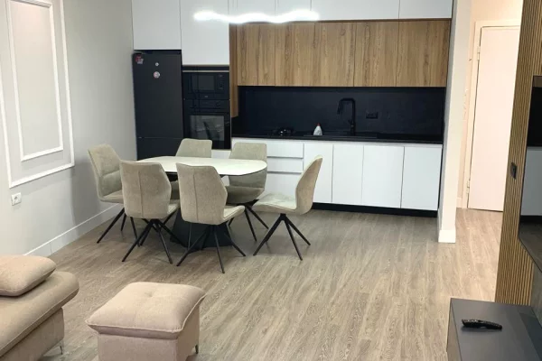 Shtepi me qera Apartament ne Tirane, 2+1, Mobilimi E mobiluar, Pagesa 1,000  Euro.