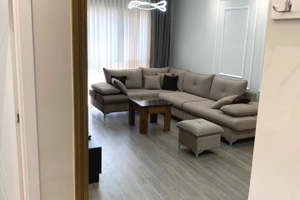 Shtepi me qera Apartament ne Tirane, 2+1, Mobilimi E mobiluar, Pagesa 1,000  Euro.