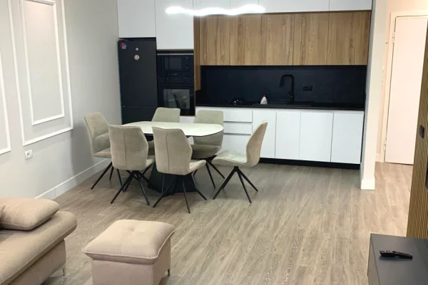 Shtepi me qera Apartament ne Tirane, 2+1, Mobilimi E mobiluar, Pagesa 1,000  Euro.