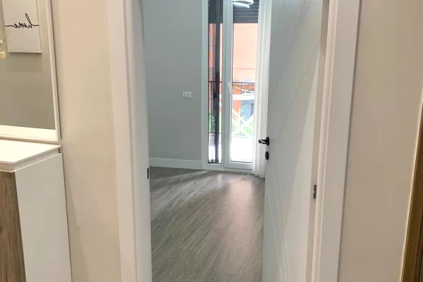 Shtepi me qera Apartament ne Tirane, 2+1, Mobilimi E mobiluar, Pagesa 1,000  Euro.