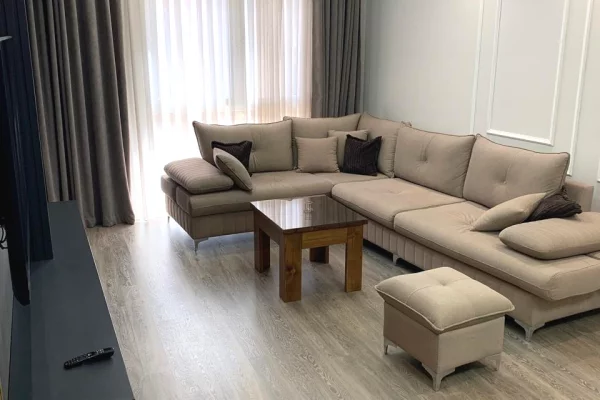 Shtepi me qera 2+1 ne Tirane - 1,000 Euro