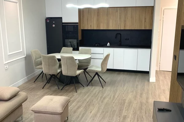 Shtepi me qera Apartament ne Tirane, 2+1, Mobilimi E mobiluar, Pagesa 1,000  Euro.