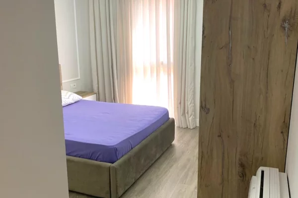 Shtepi me qera Apartament ne Tirane, 2+1, Mobilimi E mobiluar, Pagesa 1,000  Euro.