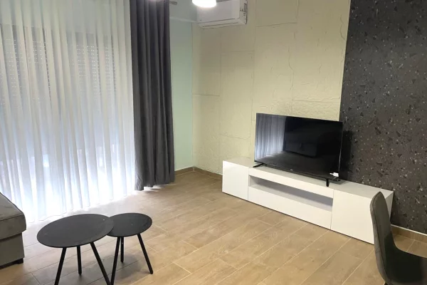 Shtepi me qera Apartament ne Tirane, 1+1, Mobilimi E mobiluar, Pagesa 550  Euro.