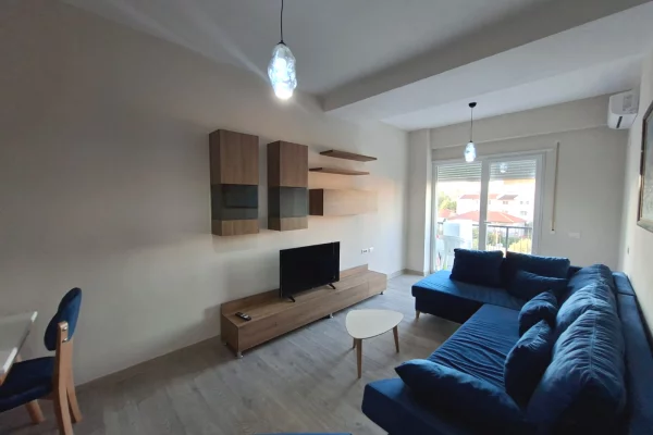 Shtepi me qera Apartament ne Tirane, 1+1, Mobilimi E mobiluar, Pagesa 55,000  Leke.