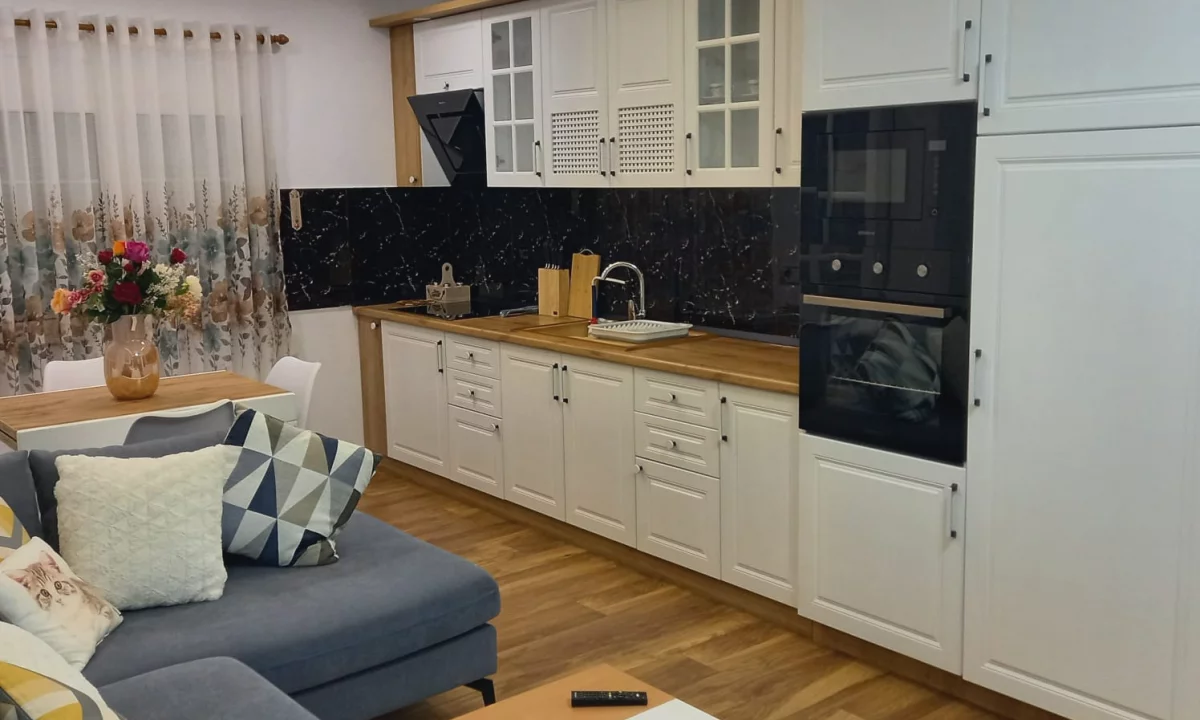 Shtepi me qera Apartament ne Tirane, 1+1, Mobilimi E mobiluar, Pagesa 650  Euro.