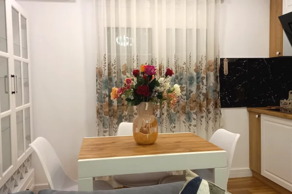 Shtepi me qera Apartament ne Tirane, 1+1, Mobilimi E mobiluar, Pagesa 650  Euro.