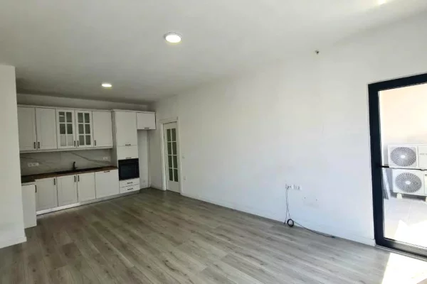 Shtepi me qera Apartament ne Tirane, 1+1, Mobilimi Pjeserisht e mobiluar, Pagesa 450  Euro.