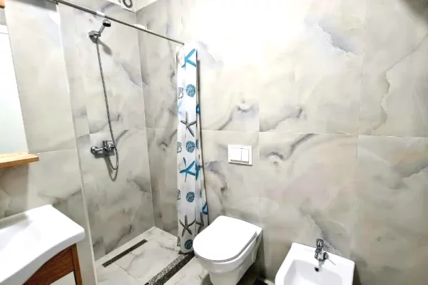 Shtepi me qera Apartament ne Tirane, 1+1, Mobilimi Pjeserisht e mobiluar, Pagesa 450  Euro.