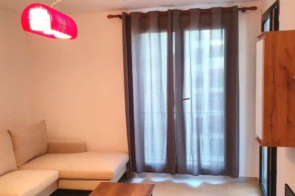 Shtepi me qera Apartament ne Tirane, 1+1, Mobilimi E mobiluar, Pagesa 500  Euro.
