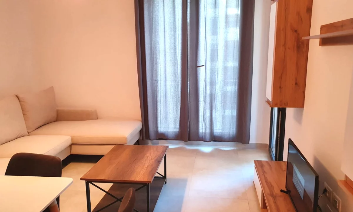Shtepi me qera Apartament ne Tirane, 1+1, Mobilimi E mobiluar, Pagesa 500  Euro.
