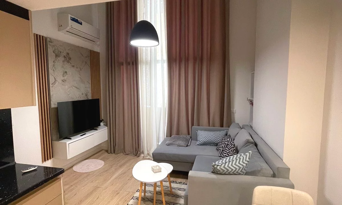 Shtepi me qera Apartament ne Tirane, 1+1, Mobilimi E mobiluar, Pagesa 500  Euro.