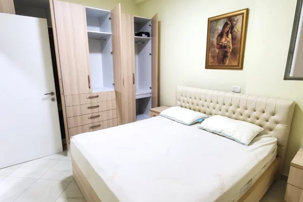 Shtepi ne shitje Apartament ne Tirane, 1+1, Mobilimi E mobiluar, Pagesa 129,000  Euro.