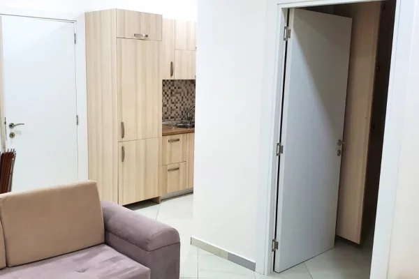 Shtepi ne shitje Apartament ne Tirane, 1+1, Mobilimi E mobiluar, Pagesa 129,000  Euro.