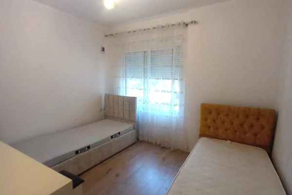 Shtepi me qera Apartament ne Tirane, 2+1, Mobilimi E mobiluar, Pagesa 550  Euro.