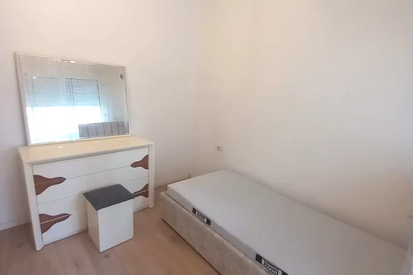 Shtepi me qera Apartament ne Tirane, 2+1, Mobilimi E mobiluar, Pagesa 550  Euro.